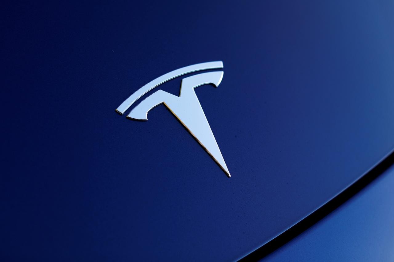 Another day, another record: Tesla shares hit $900