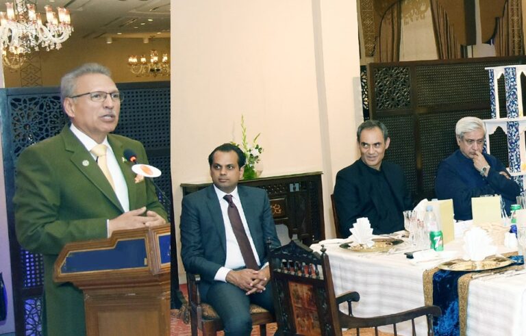 Arif Alvi invites American companies to invest in tourism