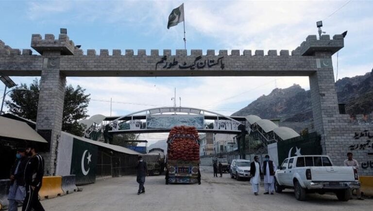 Govt’s decision to seal Torkham border irks KP traders