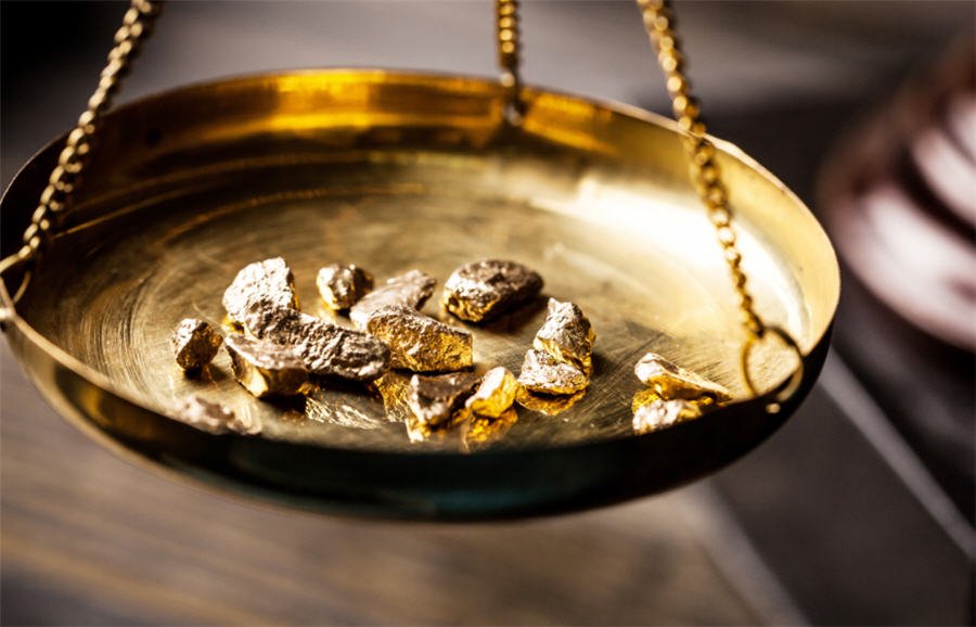 Gold price surges to Rs103,800 per tola
