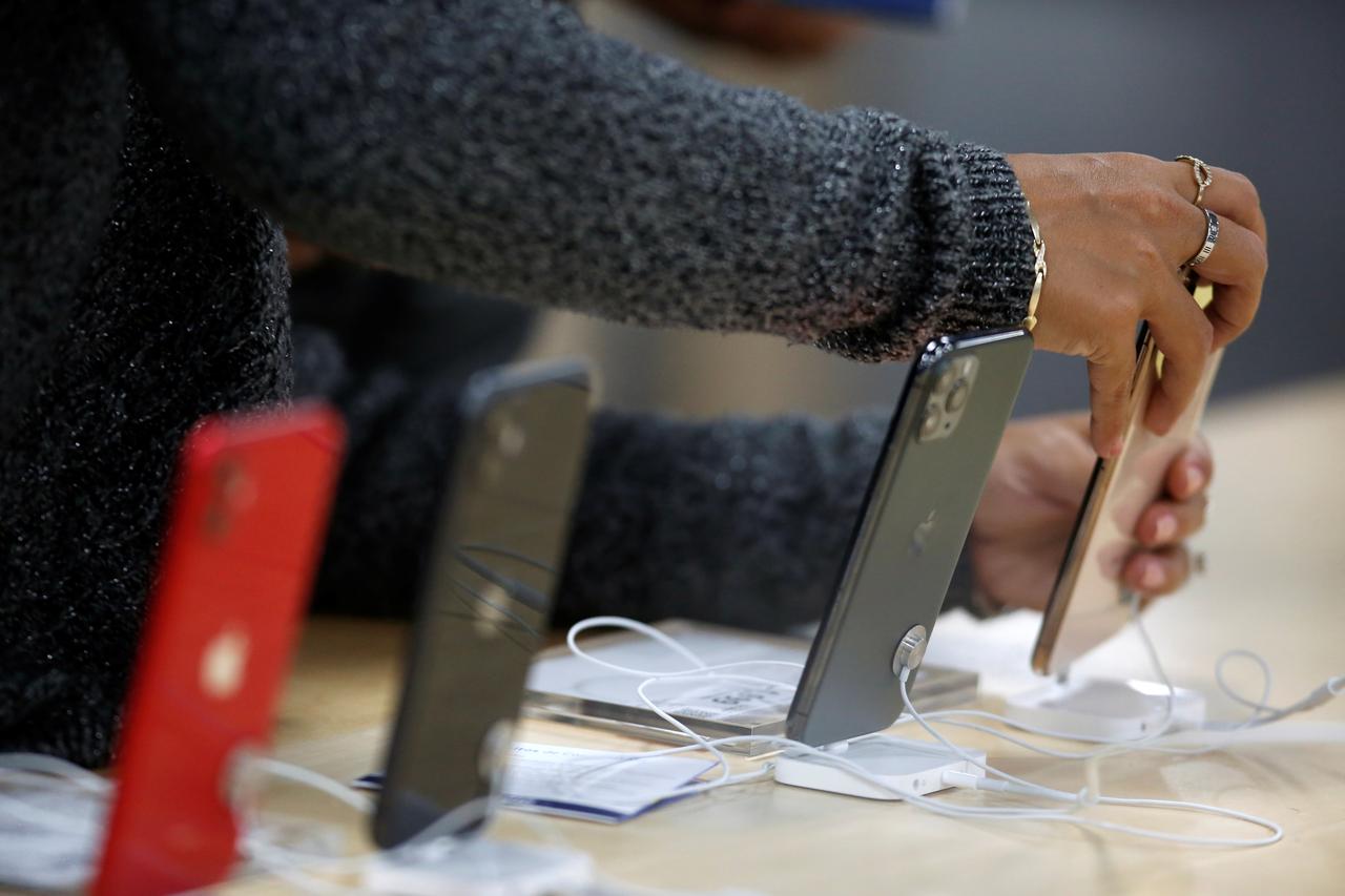 Global smartphone output to plunge by record 16.5pc in June quarter