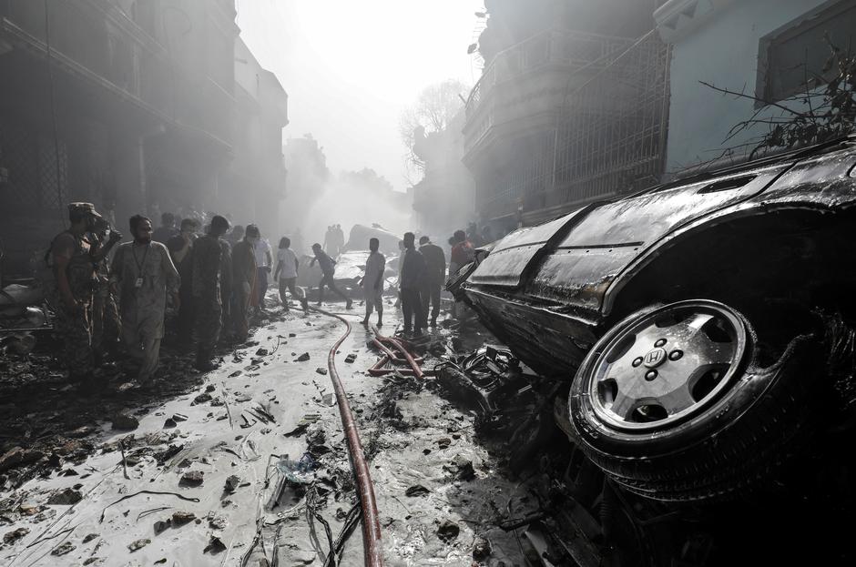 CAA officials blame pilot for Karachi plane crash