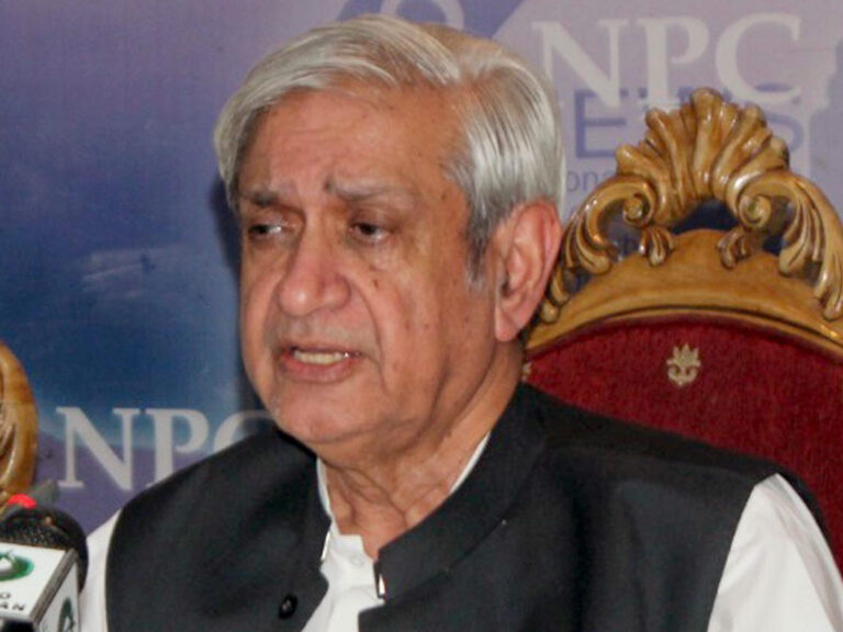 Centre, provinces making all-out efforts to ensure wheat, flour supply at affordable prices: minister