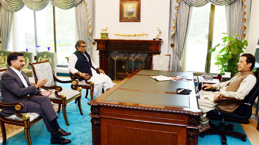 PM lauds services of HBL in delivering cash scheme for poor 