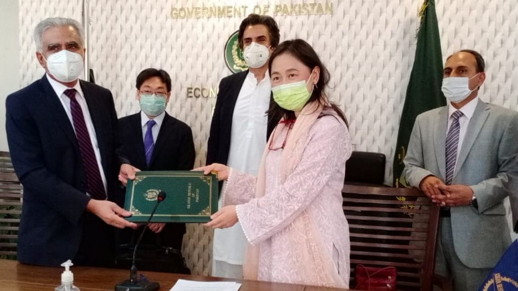 Pakistan, ADB sign $235m loan accord for Karachi's Red Line BRT corridor