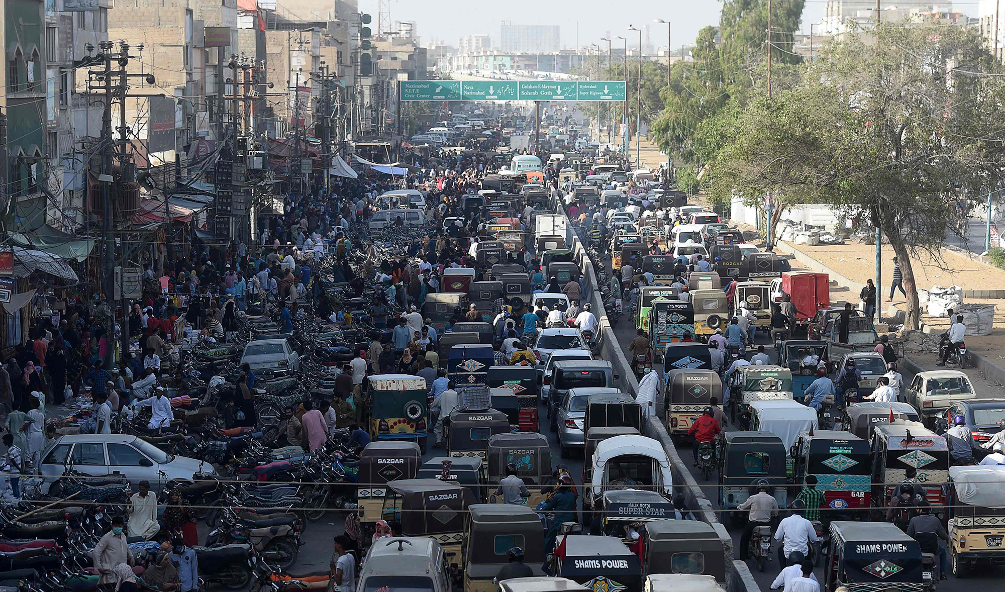 Sindh government bans parking fees on city roads, introduces Smart Digital Parking