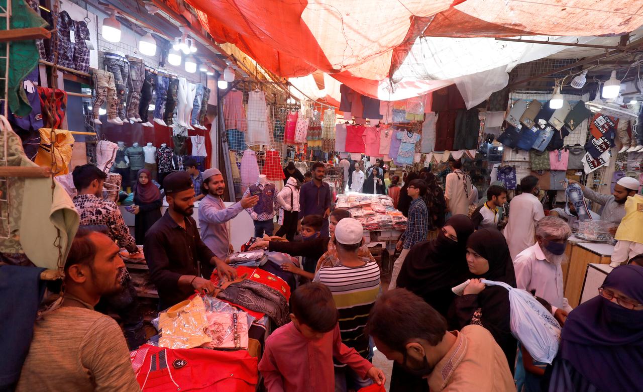 Twin city traders resist nine-day lockdown in Punjab, refuse to close shops