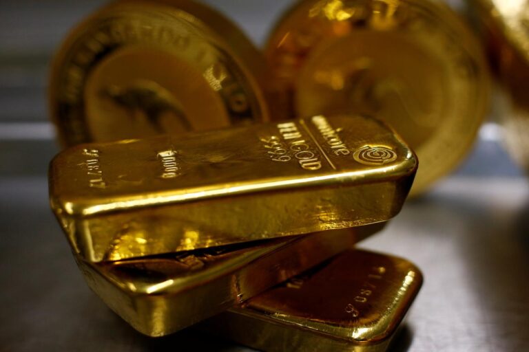 Gold surges to Rs129,500 per tola