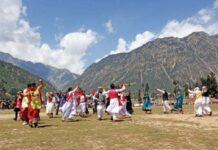 Covid-19: KP starts receiving tourists after restaurants, hotels allowed to operate