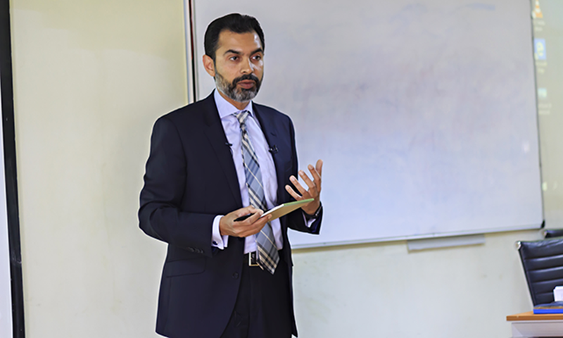 Reza Baqir urges businessmen to exploit SBP's corona-related incentive schemes 