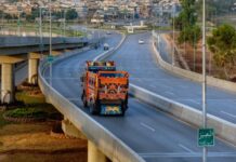 Traders suffer as dollar vanishes in Peshawar’s open market