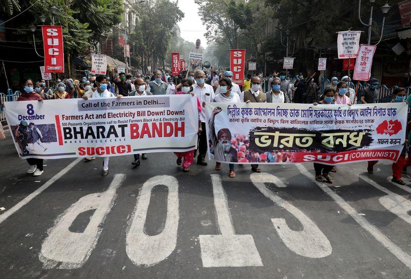 Indian farmers back on roads against Modi's liberalisation