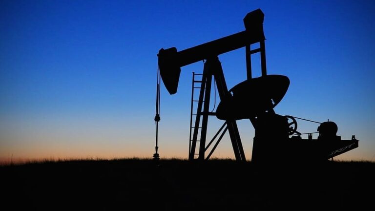 Crude oil prices drop 1.5pc