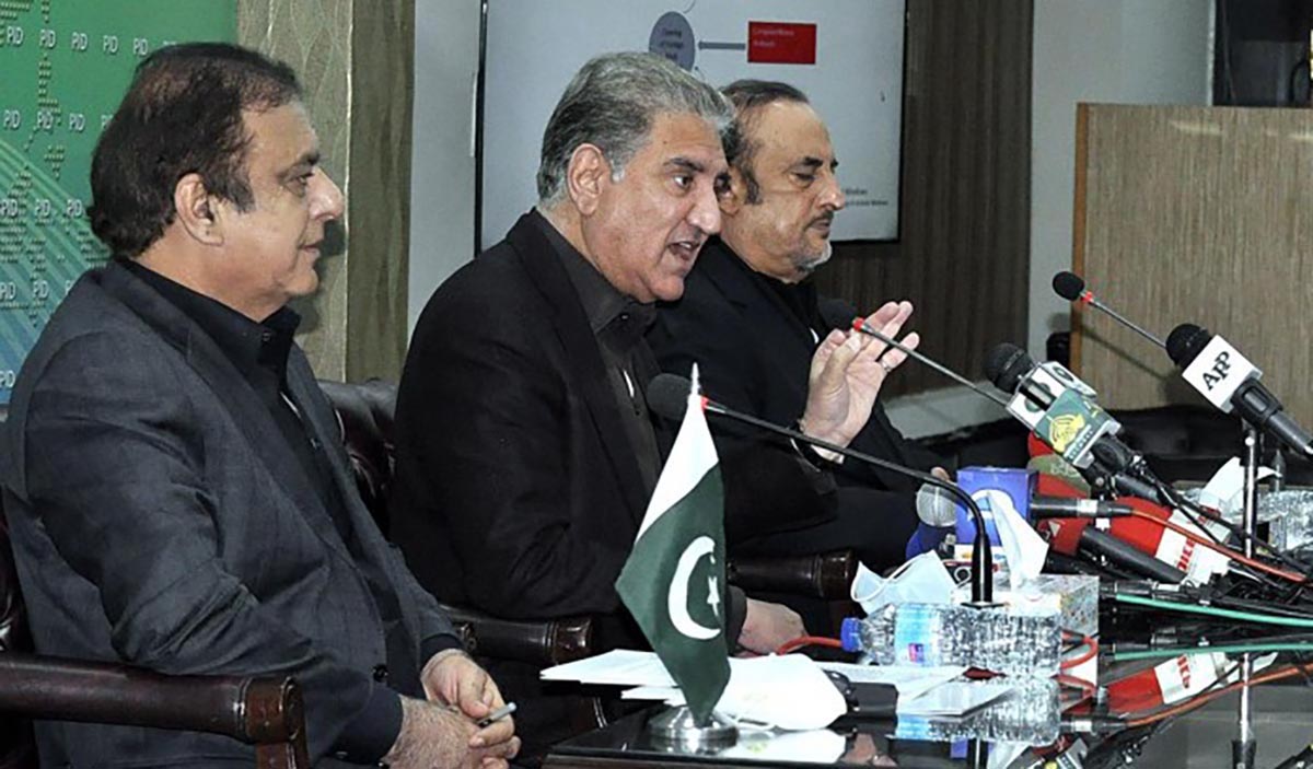 Govt will not step down on January 31: Qureshi