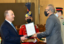 Alvi confers Hilal-i-Pakistan on Turkish foreign minister