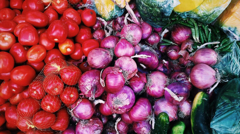 Sindh asks Centre to ban tomato import, allow onion export