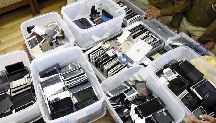 Customs foils bid to smuggle mobile phones worth Rs50 million