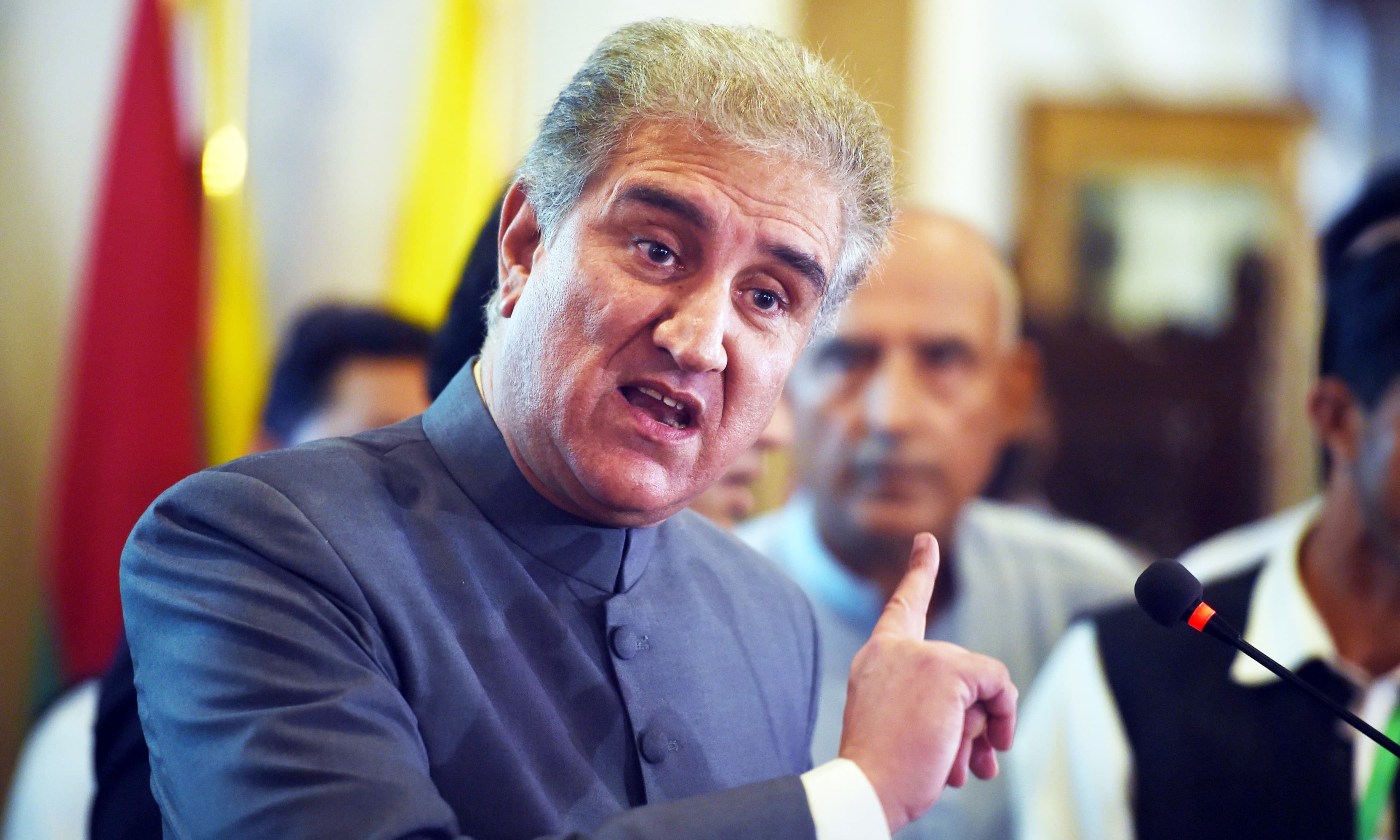 PTI govt striving hard to strengthen economy: Qureshi