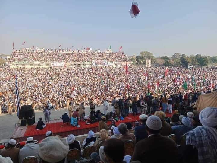 Fazl accuses govt of ruining peace, economy during PDM rally