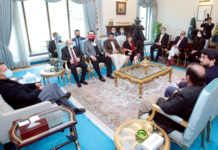 PM urges film, drama industry to focus on local culture, quality production