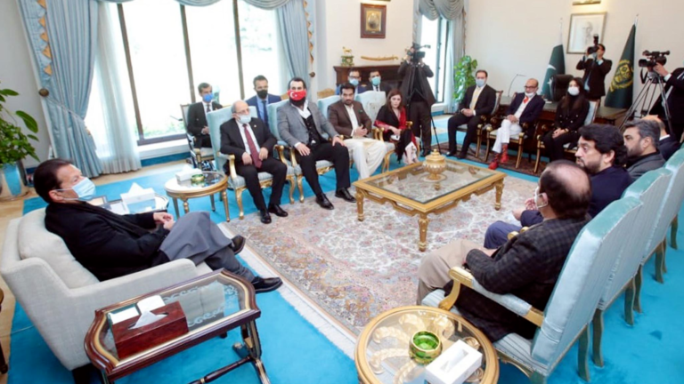 PM urges film, drama industry to focus on local culture, quality production