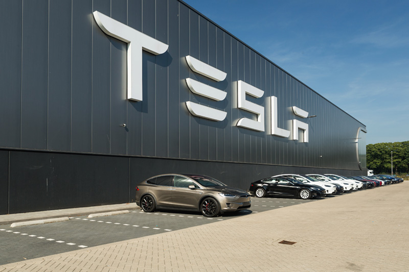 Tesla stashes $1.5 billion in bitcoin, to accept as payment for cars soon