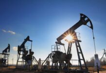 Oil rises as US output slowly returns after winter storms