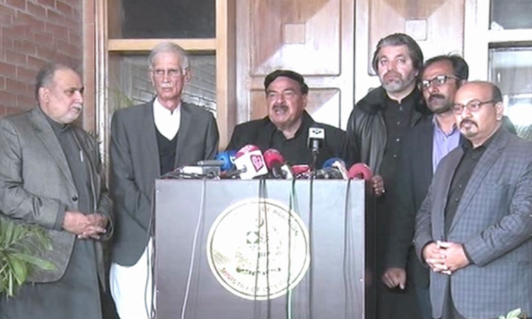 Govt announces 25pc pay raise for BPS 1-19 employees