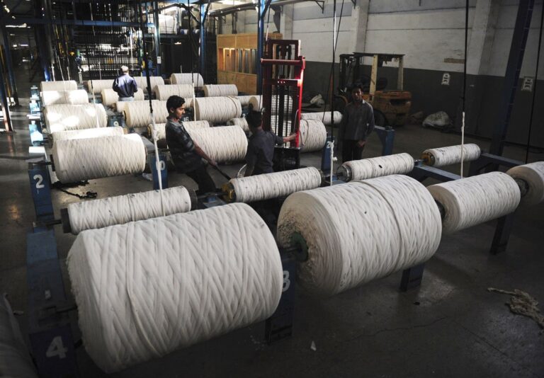 Pakistan’s textile industry lays off 7 million workers, threatens to shut down