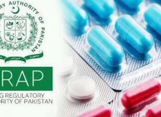 PM confers ‘Reform Champion’ award on DRAP CEO for regulatory overhaul