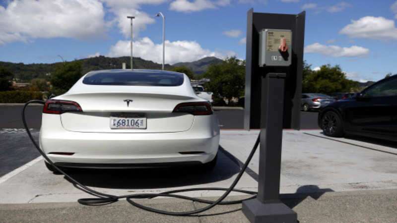 Electric vehicles cheaper than combustion by 2027: study
