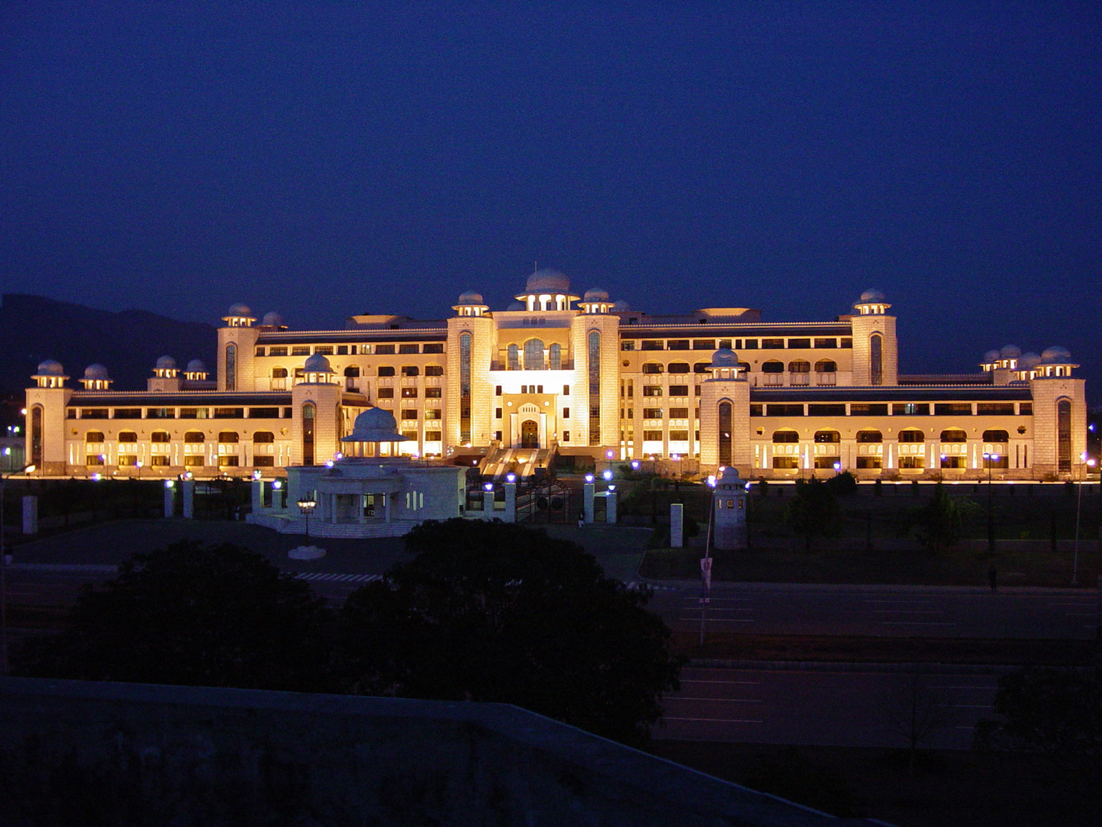 Govt to open up top secretariat posts for technical experts 