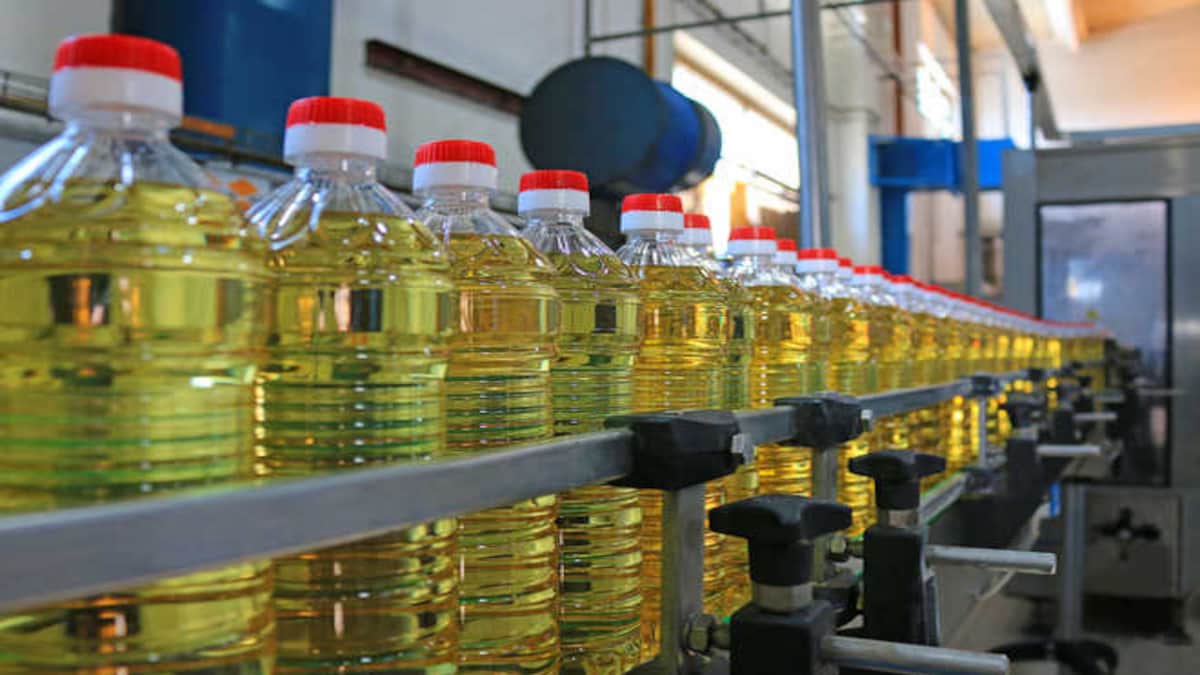 Uncertainty over edible oil rates as global prices ease, local hoarding continues