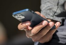 U.S. smartphone shipments surge 30% in March ahead of tariff concern