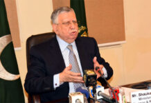 Tarin announces cut in edible oil, sugar, flour prices