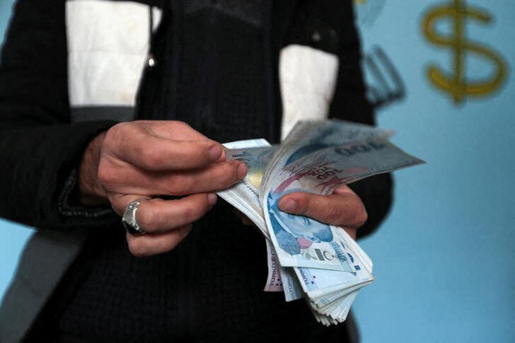 Turkey's lira weakens for fifth day on monetary policy worries