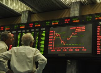 PSX faces selling pressure, KSE-100 drops more than 1100 points at close