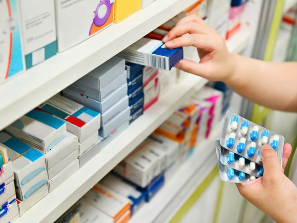 Tarin directs FBR to settle issues related to pharmaceutical industry