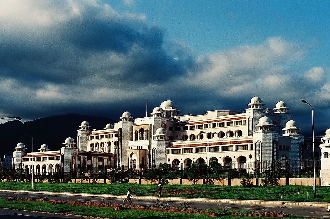 Govt approves 15pc allowance to BPS 1-19 employees