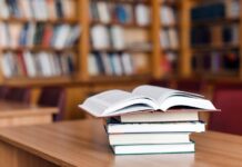 Literature and economy: Role of commercial organizations