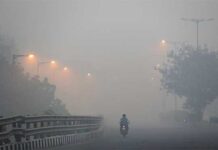 Smog engulfs Lahore amid complete silence from corridors of power Â