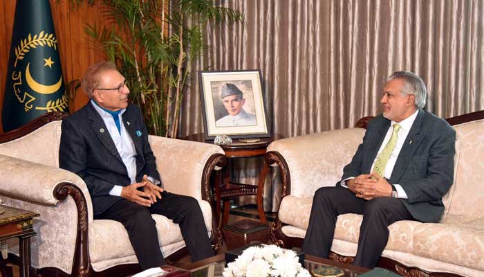 Alvi advises Dar to take parliament into confidence on issuance of tax ordinance