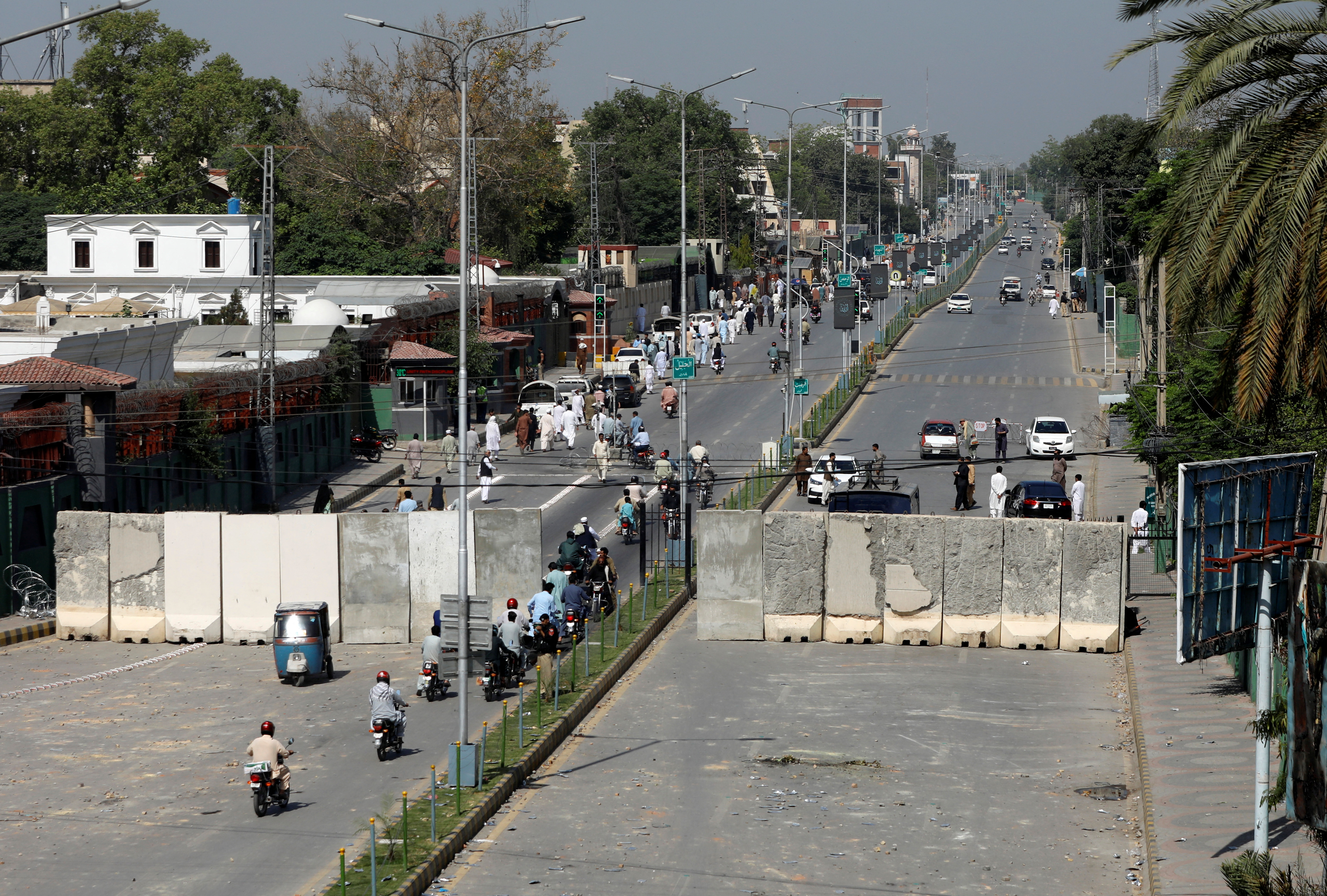 Pakistan’s deepening political crisis douses hopes for IMF relief