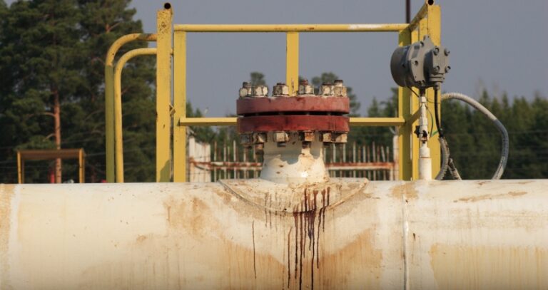 Oil theft from PARCO pipeline uncovered in Karachi’s Bin Qasim area