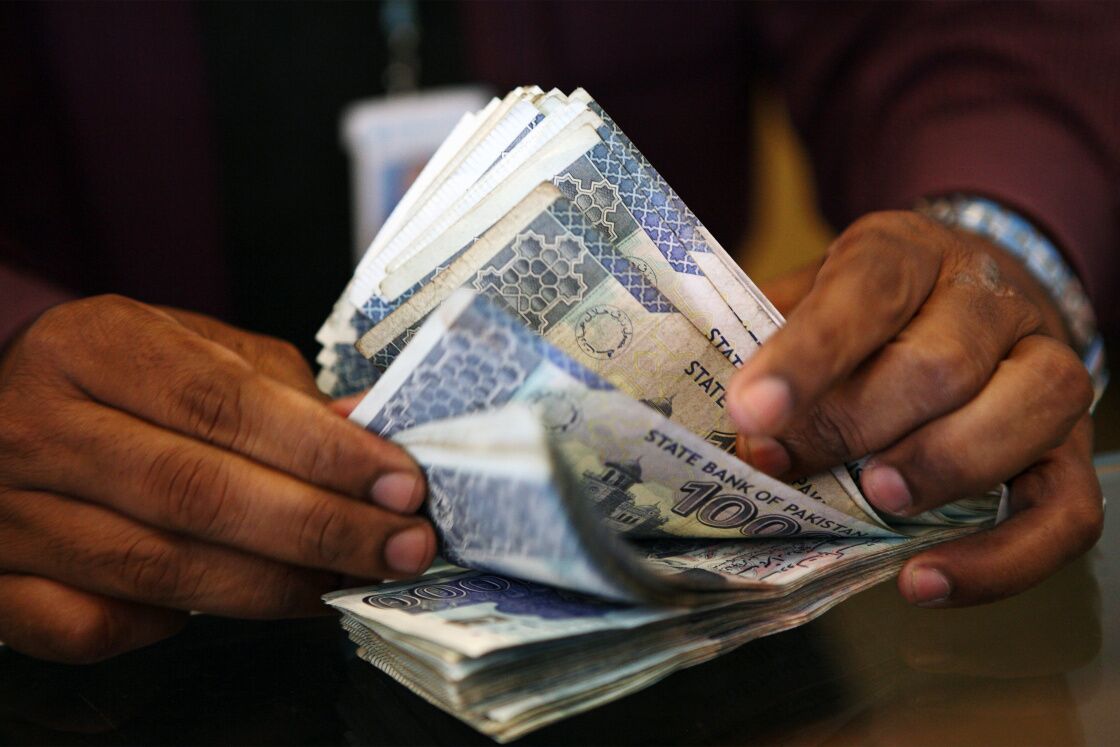 Govt bond sale nets Rs83bn, missing target