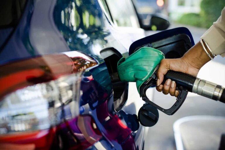 Govt mulls maintaining fuel prices to alleviate inflation during Ramazan