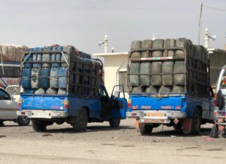 Gwadar admin bans movement of oil-carrying vehicles to curb Iranian fuel smuggling