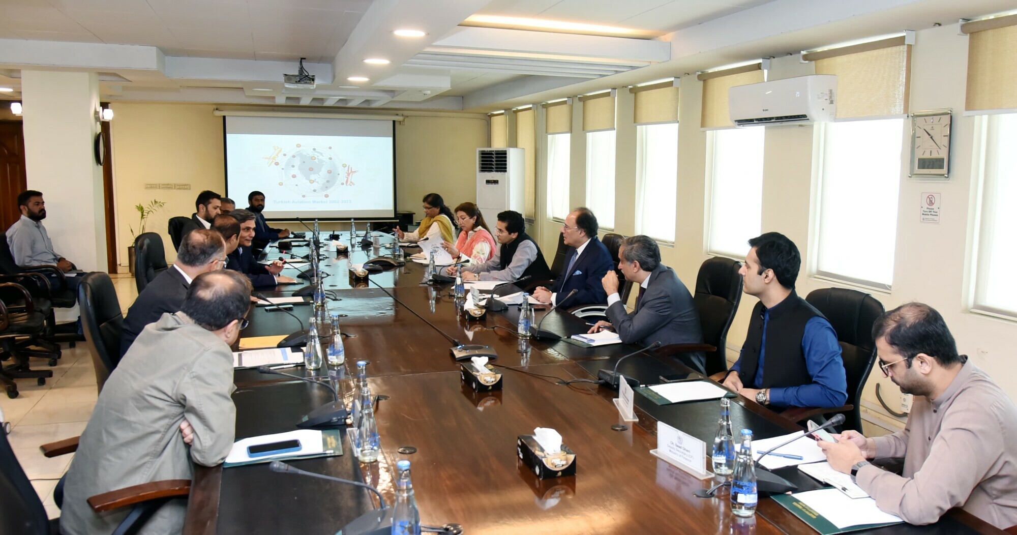 Finmin discusses aviation sector with Pegasus Airlines chair and Lucky Cement CEO D_Trends