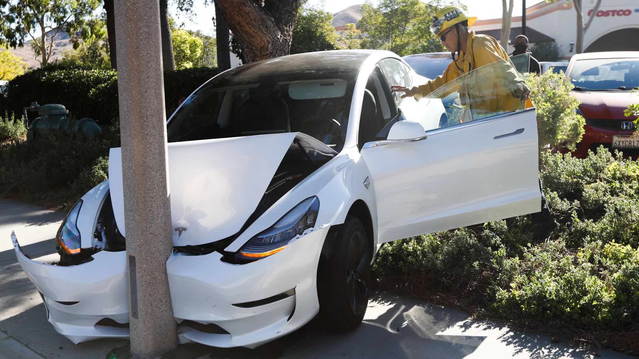Tesla recalls 239,000 U.S. vehicles over rear-view camera failure