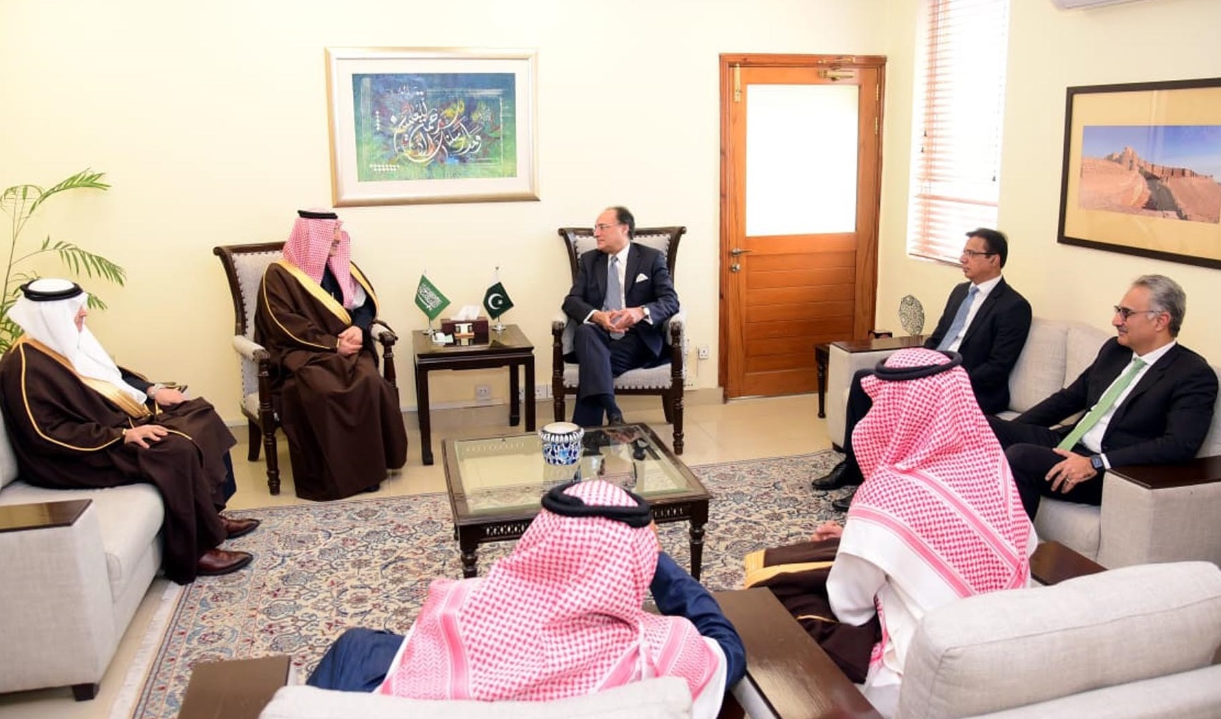 Aurangzeb shares economic update with Saudi Fund for development